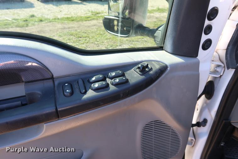 image for item DB6473 2004 Ford F250 Super Duty XLT Crew Cab pickup truck