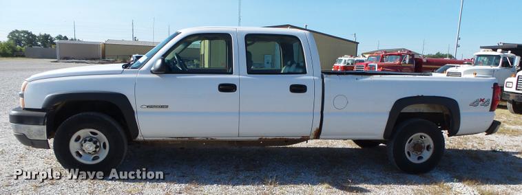 image for item DB7402 2004 Chevrolet Silverado 2500HD Crew Cab pickup truck