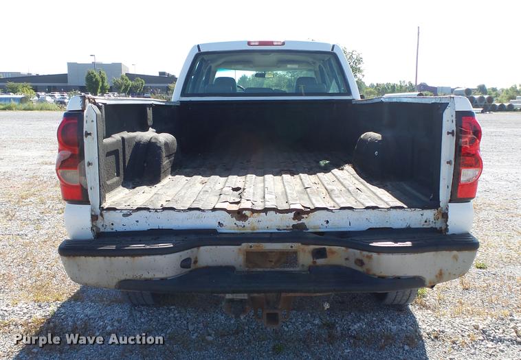 image for item DB7402 2004 Chevrolet Silverado 2500HD Crew Cab pickup truck