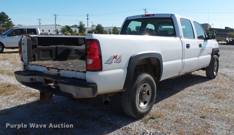 image for item DB7402 2004 Chevrolet Silverado 2500HD Crew Cab pickup truck