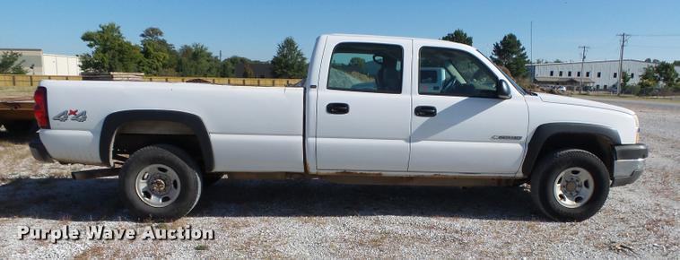 image for item DB7402 2004 Chevrolet Silverado 2500HD Crew Cab pickup truck