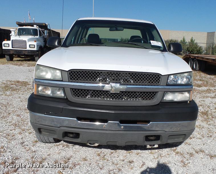 image for item DB7402 2004 Chevrolet Silverado 2500HD Crew Cab pickup truck