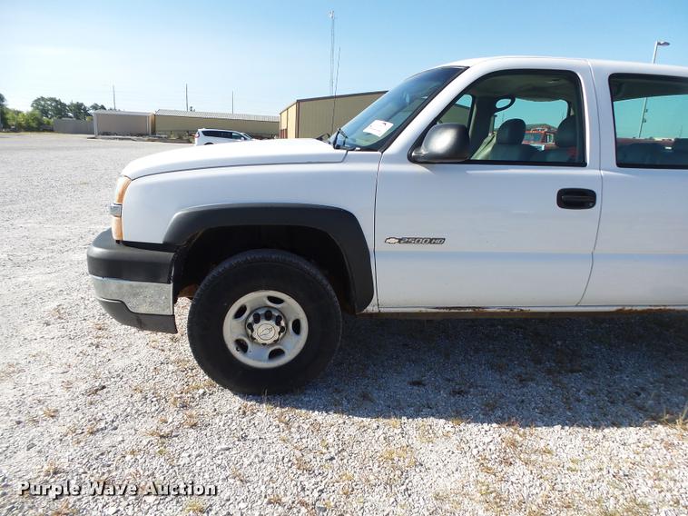 image for item DB7402 2004 Chevrolet Silverado 2500HD Crew Cab pickup truck