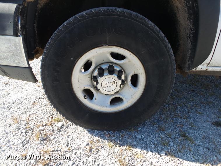 image for item DB7402 2004 Chevrolet Silverado 2500HD Crew Cab pickup truck