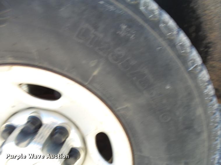 image for item DB7402 2004 Chevrolet Silverado 2500HD Crew Cab pickup truck