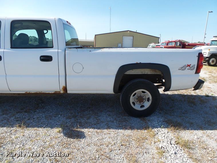 image for item DB7402 2004 Chevrolet Silverado 2500HD Crew Cab pickup truck