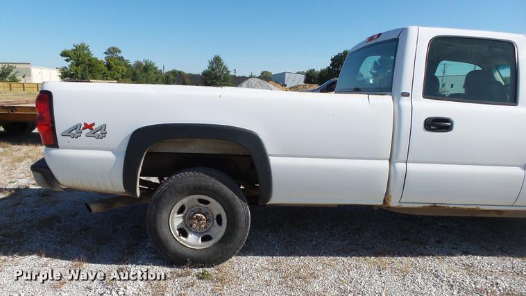image for item DB7402 2004 Chevrolet Silverado 2500HD Crew Cab pickup truck