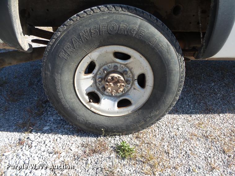 image for item DB7402 2004 Chevrolet Silverado 2500HD Crew Cab pickup truck