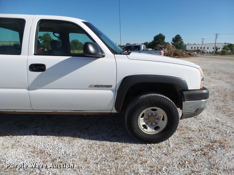 image for item DB7402 2004 Chevrolet Silverado 2500HD Crew Cab pickup truck