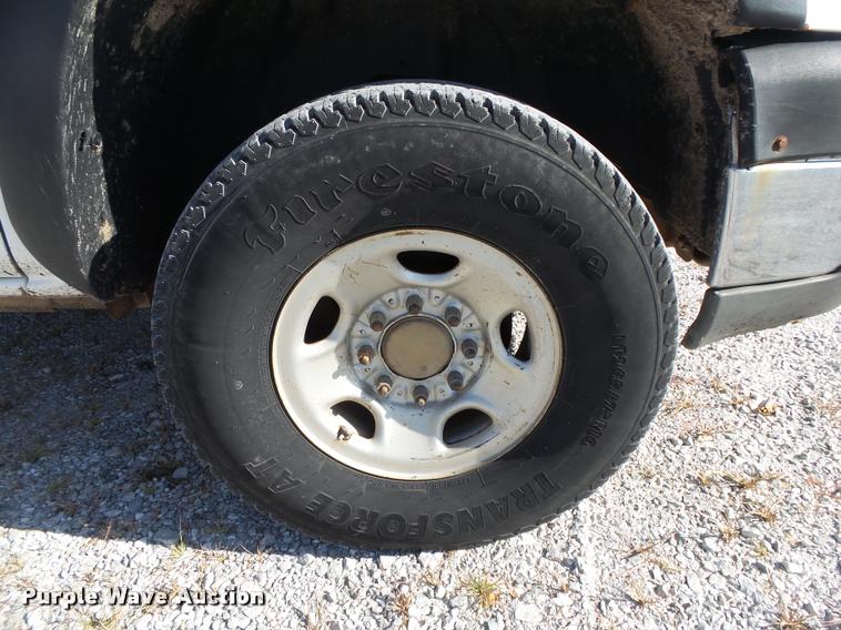 image for item DB7402 2004 Chevrolet Silverado 2500HD Crew Cab pickup truck