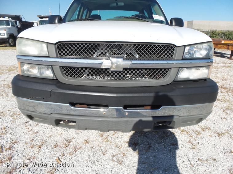 image for item DB7402 2004 Chevrolet Silverado 2500HD Crew Cab pickup truck