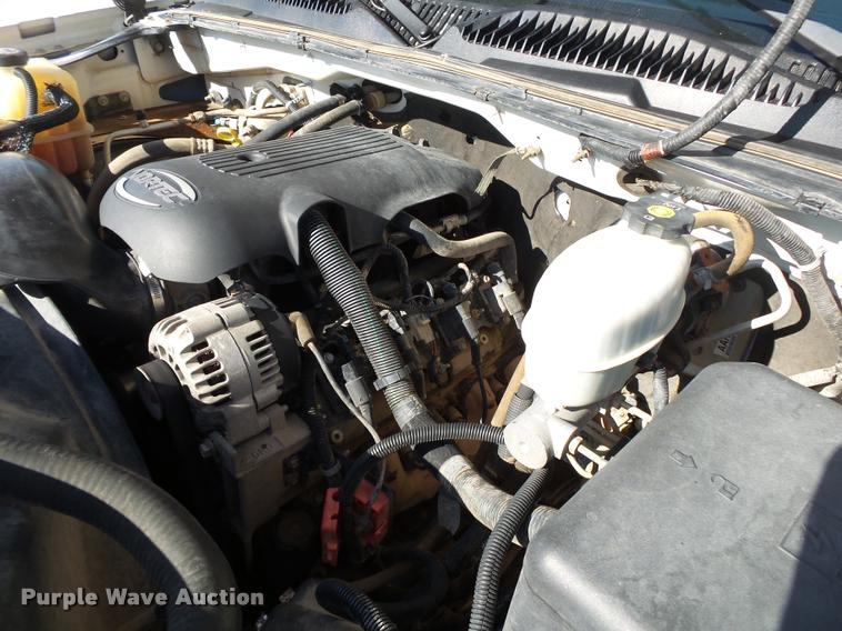 image for item DB7402 2004 Chevrolet Silverado 2500HD Crew Cab pickup truck