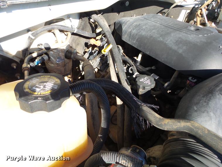 image for item DB7402 2004 Chevrolet Silverado 2500HD Crew Cab pickup truck