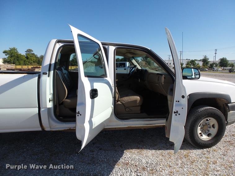 image for item DB7402 2004 Chevrolet Silverado 2500HD Crew Cab pickup truck