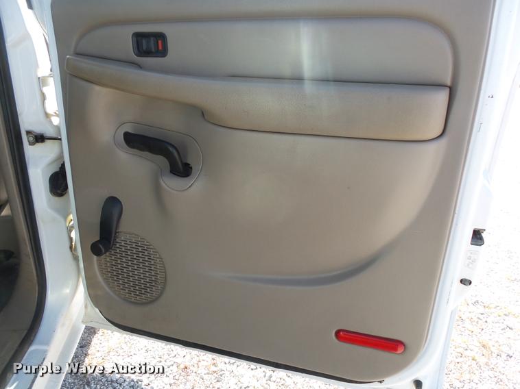 image for item DB7402 2004 Chevrolet Silverado 2500HD Crew Cab pickup truck