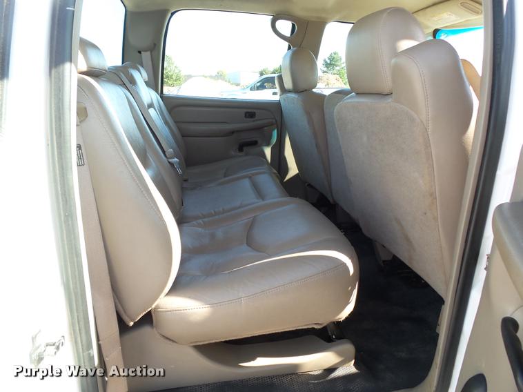 image for item DB7402 2004 Chevrolet Silverado 2500HD Crew Cab pickup truck