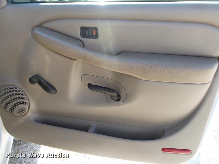 image for item DB7402 2004 Chevrolet Silverado 2500HD Crew Cab pickup truck