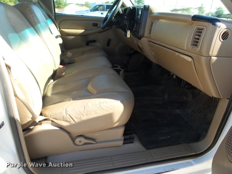 image for item DB7402 2004 Chevrolet Silverado 2500HD Crew Cab pickup truck