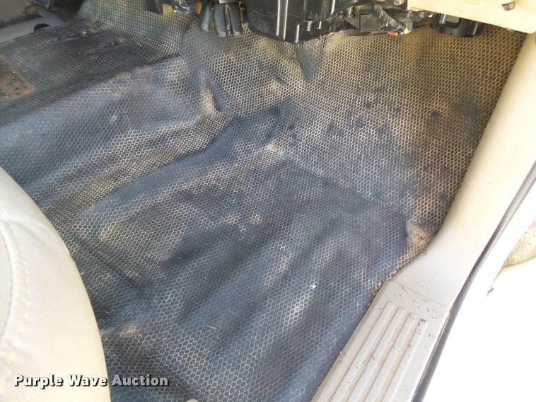 image for item DB7402 2004 Chevrolet Silverado 2500HD Crew Cab pickup truck