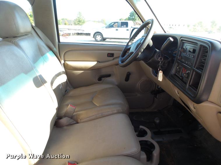 image for item DB7402 2004 Chevrolet Silverado 2500HD Crew Cab pickup truck