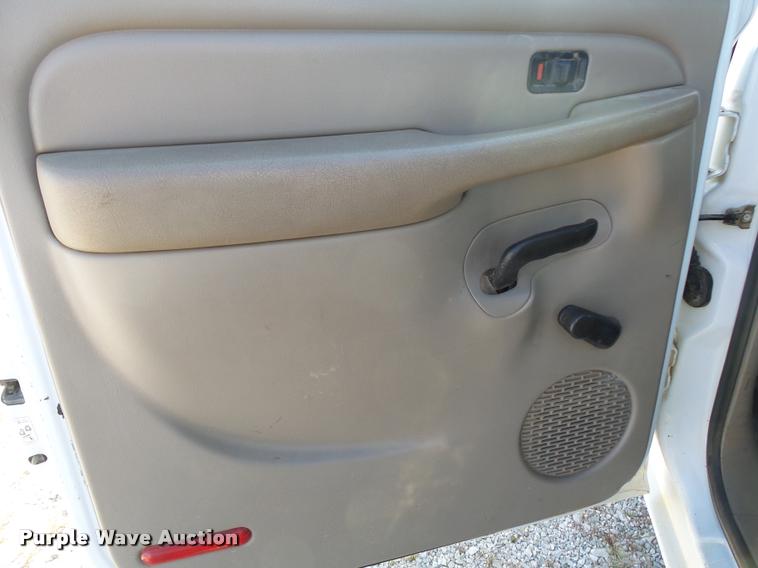 image for item DB7402 2004 Chevrolet Silverado 2500HD Crew Cab pickup truck