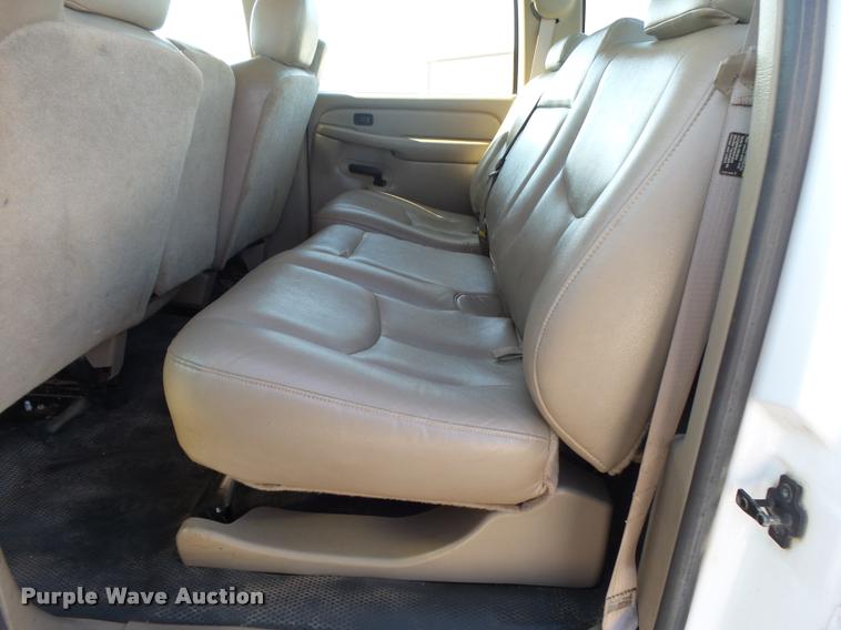 image for item DB7402 2004 Chevrolet Silverado 2500HD Crew Cab pickup truck