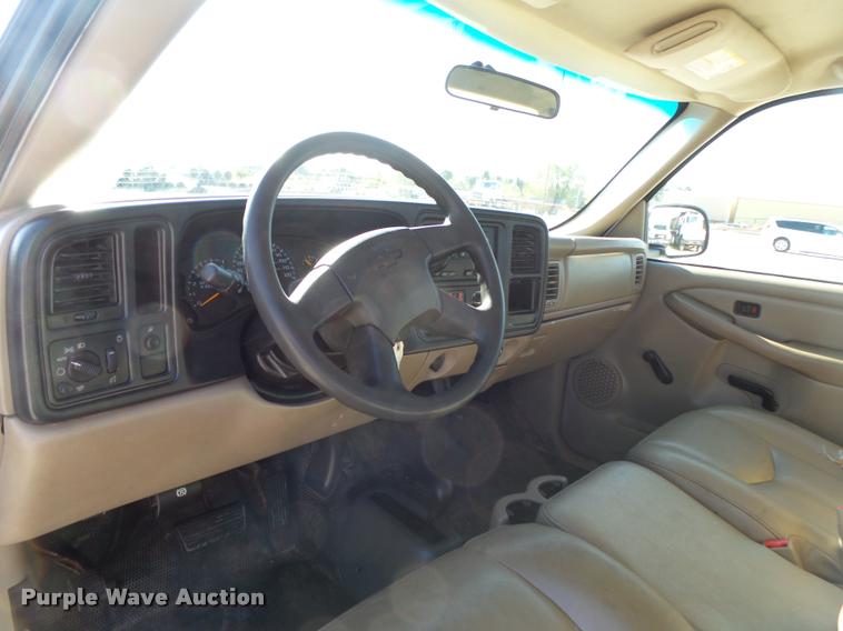 image for item DB7402 2004 Chevrolet Silverado 2500HD Crew Cab pickup truck