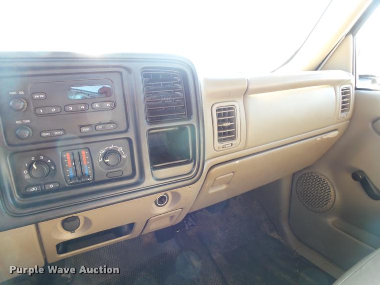 image for item DB7402 2004 Chevrolet Silverado 2500HD Crew Cab pickup truck