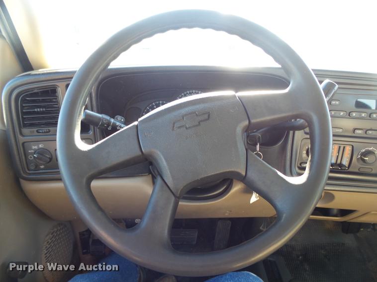 image for item DB7402 2004 Chevrolet Silverado 2500HD Crew Cab pickup truck