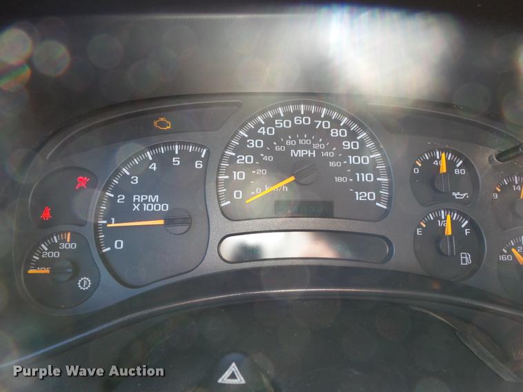 image for item DB7402 2004 Chevrolet Silverado 2500HD Crew Cab pickup truck