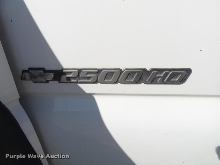 image for item DB7402 2004 Chevrolet Silverado 2500HD Crew Cab pickup truck