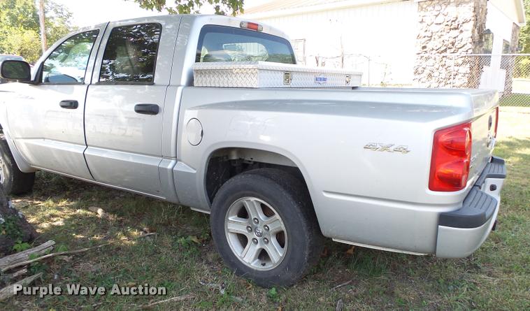 image for item DB7405 2010 Dodge Dakota Crew Cab pickup truck