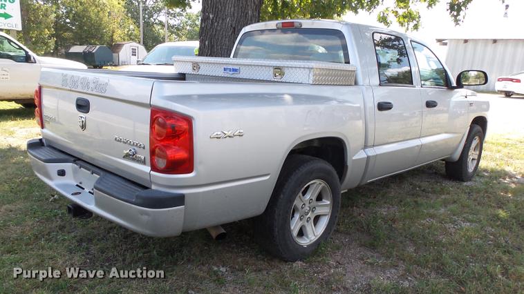 image for item DB7405 2010 Dodge Dakota Crew Cab pickup truck