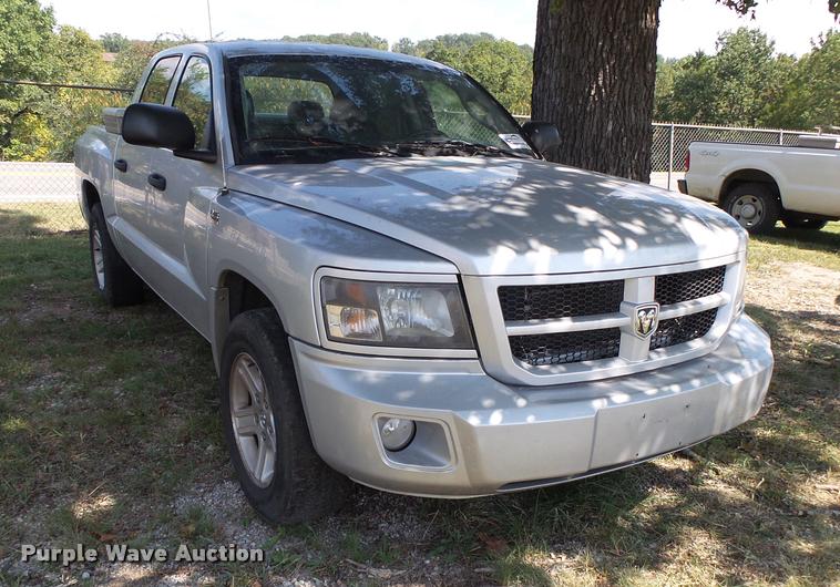 image for item DB7405 2010 Dodge Dakota Crew Cab pickup truck