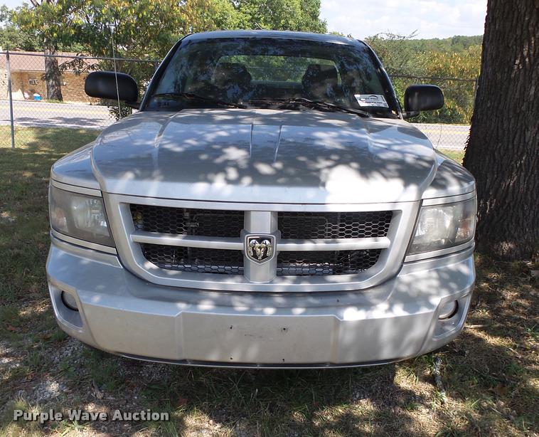 image for item DB7405 2010 Dodge Dakota Crew Cab pickup truck