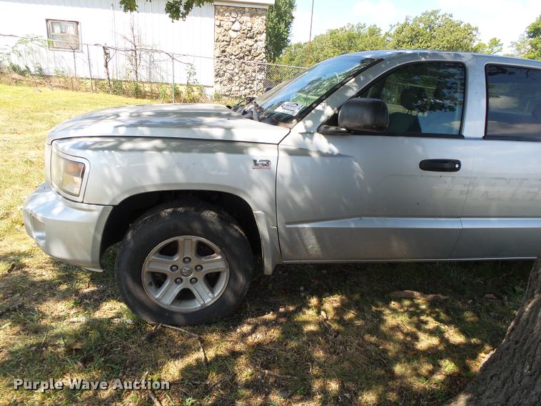 image for item DB7405 2010 Dodge Dakota Crew Cab pickup truck