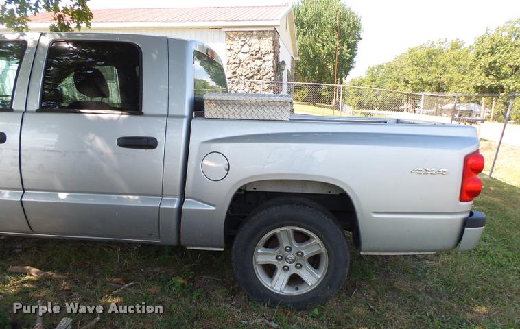 image for item DB7405 2010 Dodge Dakota Crew Cab pickup truck