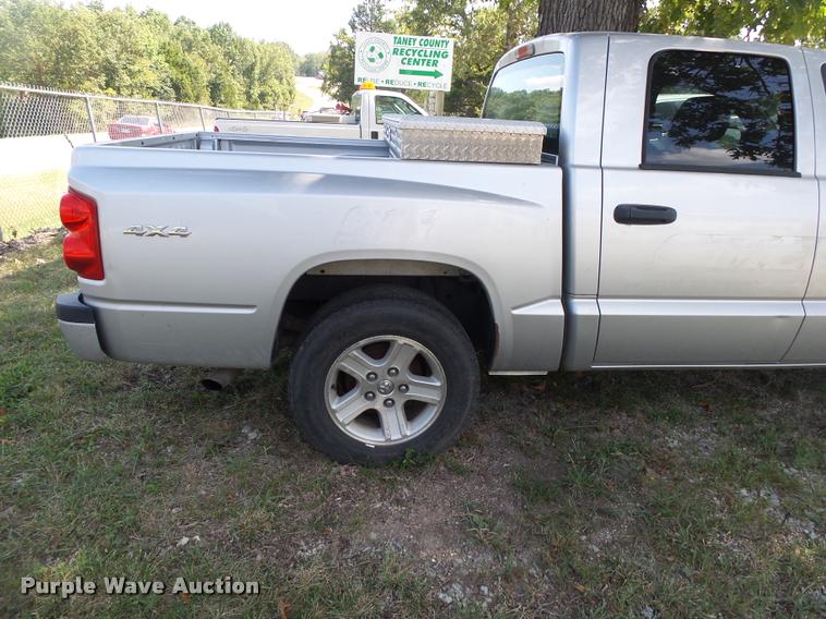 image for item DB7405 2010 Dodge Dakota Crew Cab pickup truck