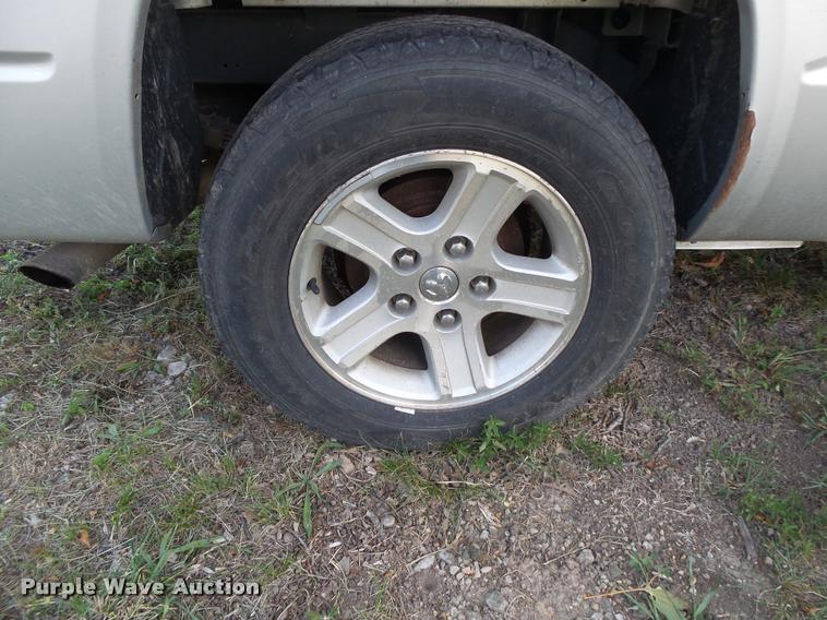 image for item DB7405 2010 Dodge Dakota Crew Cab pickup truck