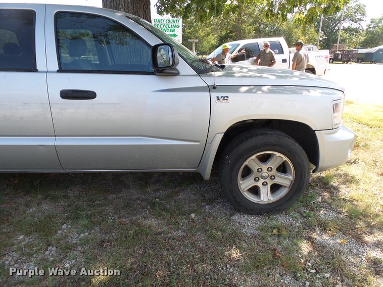 image for item DB7405 2010 Dodge Dakota Crew Cab pickup truck