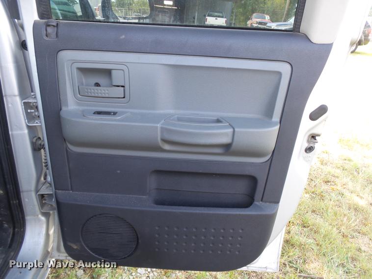 image for item DB7405 2010 Dodge Dakota Crew Cab pickup truck