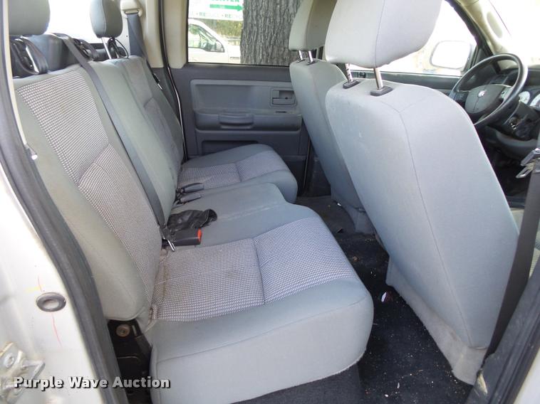 image for item DB7405 2010 Dodge Dakota Crew Cab pickup truck