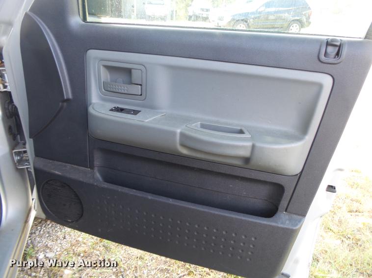 image for item DB7405 2010 Dodge Dakota Crew Cab pickup truck