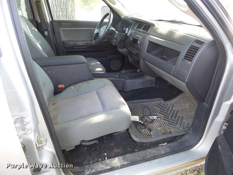 image for item DB7405 2010 Dodge Dakota Crew Cab pickup truck