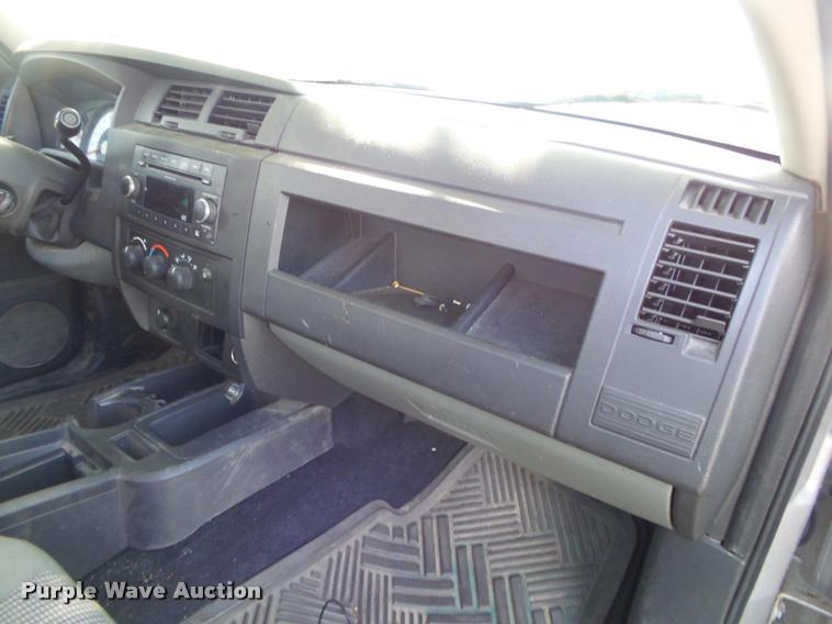 image for item DB7405 2010 Dodge Dakota Crew Cab pickup truck