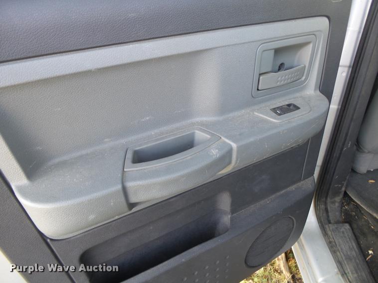 image for item DB7405 2010 Dodge Dakota Crew Cab pickup truck