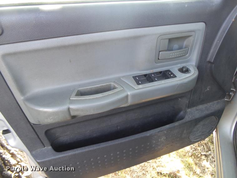 image for item DB7405 2010 Dodge Dakota Crew Cab pickup truck