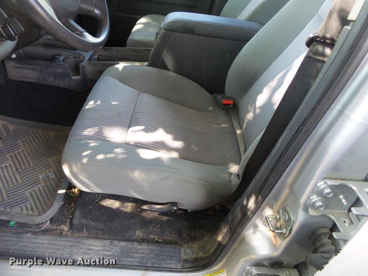 image for item DB7405 2010 Dodge Dakota Crew Cab pickup truck