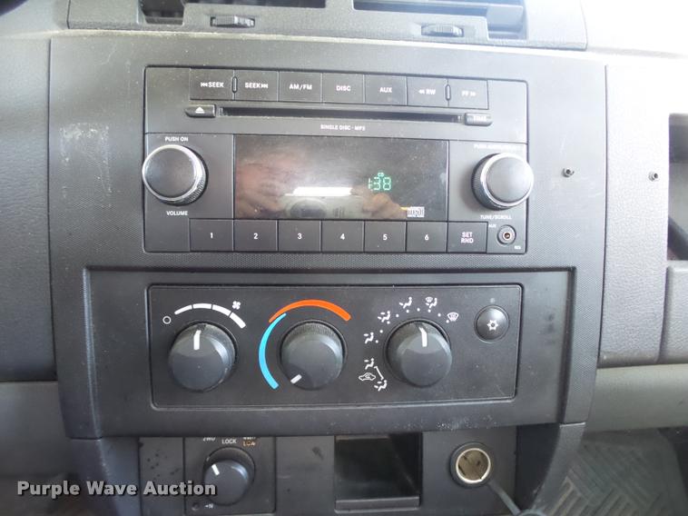 image for item DB7405 2010 Dodge Dakota Crew Cab pickup truck