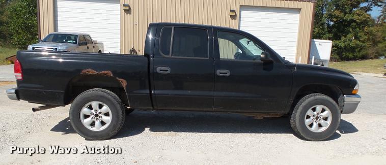 image for item DB7410 2004 Dodge Dakota SLT Quad Cab pickup truck